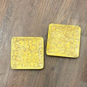 2 Yellow Decorative Square Plates